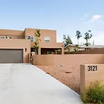 Designer Luxury Home Near Meow Wolf