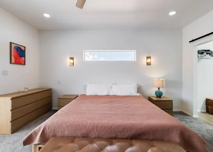 Designer Luxury Home Near Meow Wolf