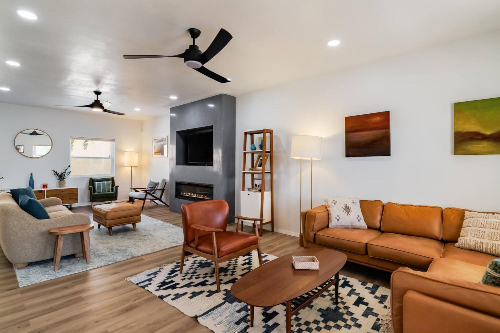 Designer Luxury Near Meow Wolf Holiday home *