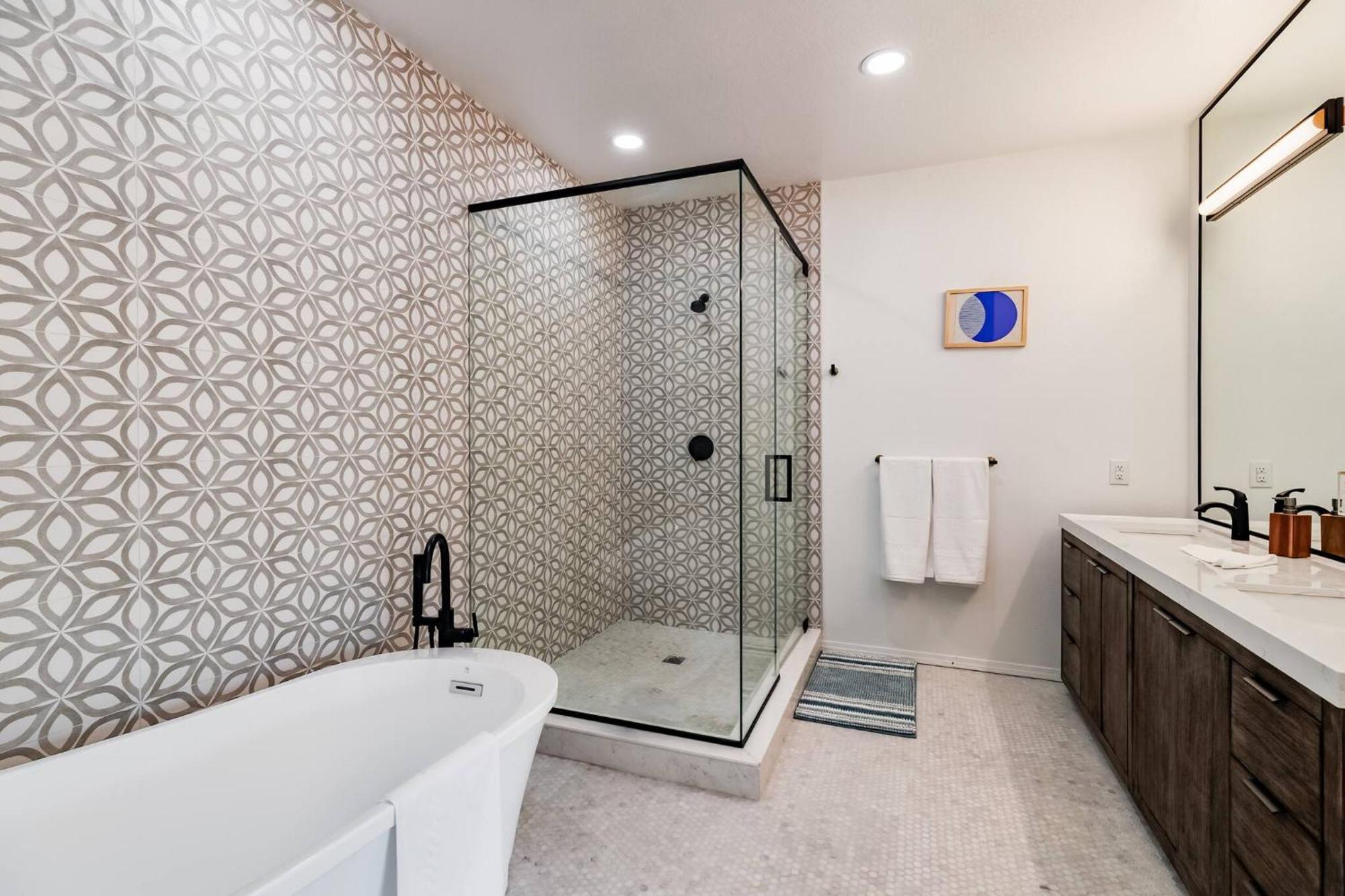 Holiday home Designer Luxury Near Meow Wolf *