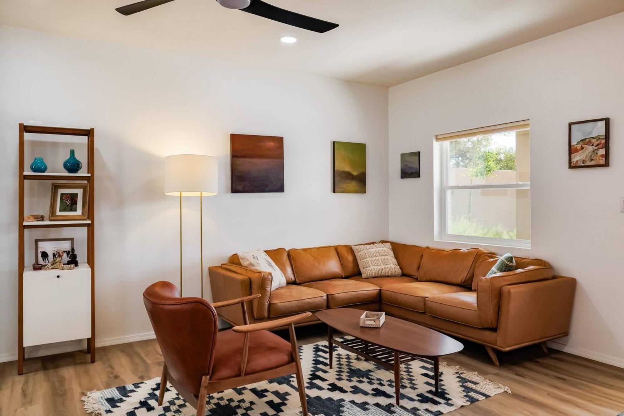 Designer Luxury Near Meow Wolf Holiday home